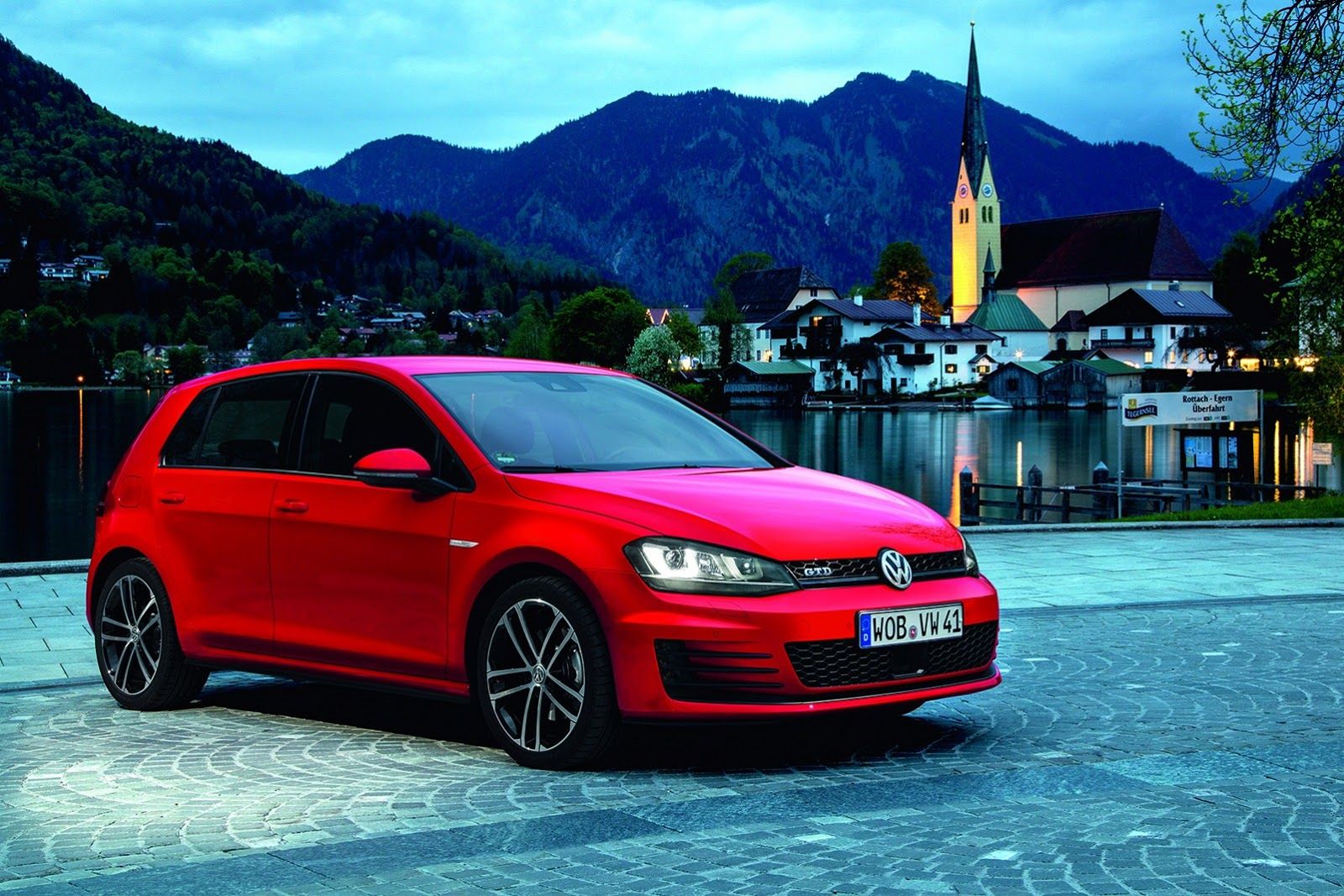 1600x1067 VW Reveals New Golf 7 GTD Photo