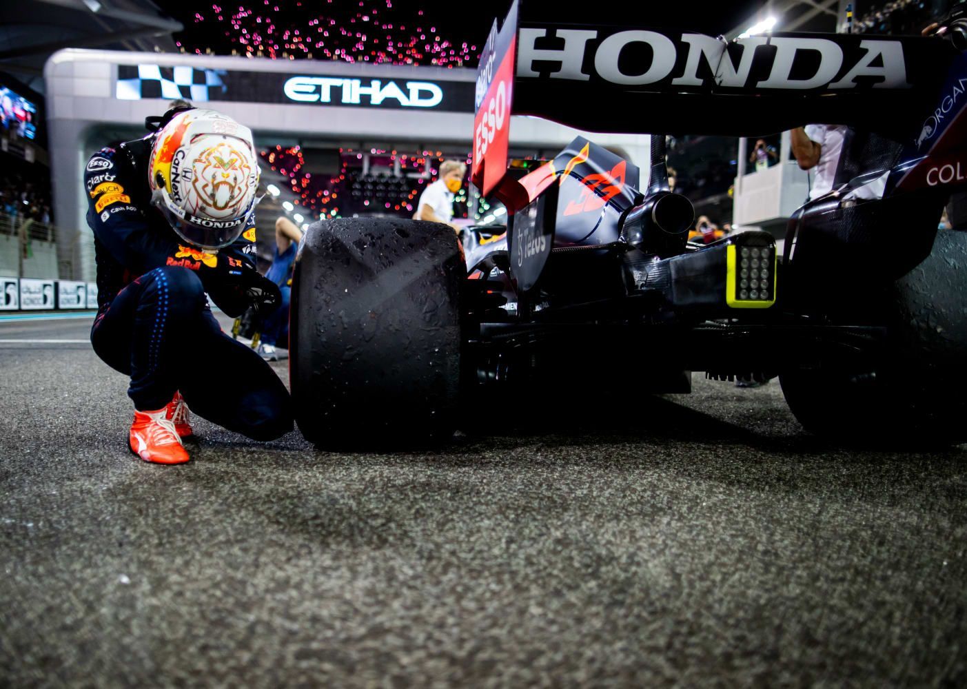 1403x1000 Max Verstappen World Champion Wallpaper