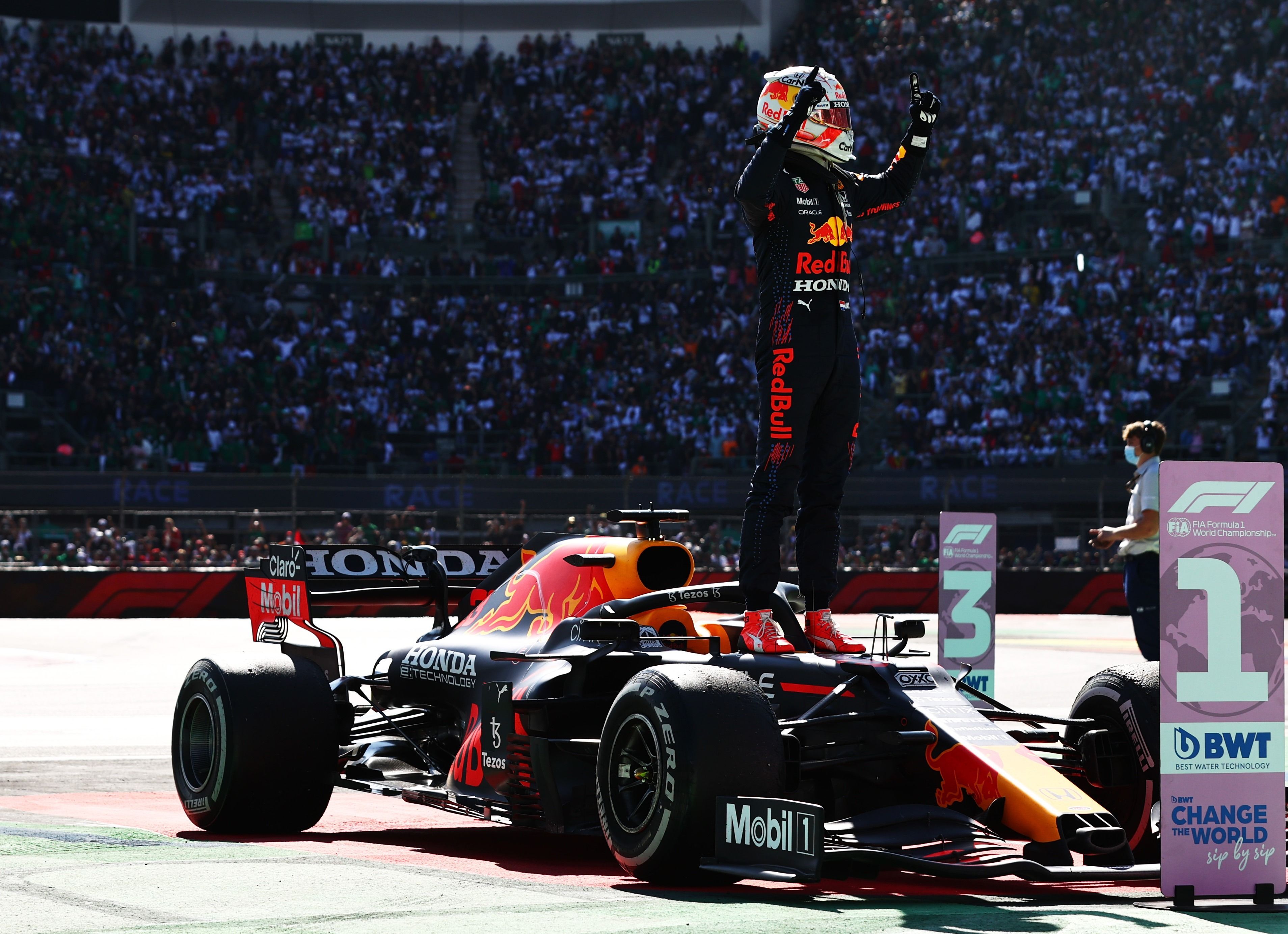 3816x2767 Max Verstappen World Champion Wallpaper