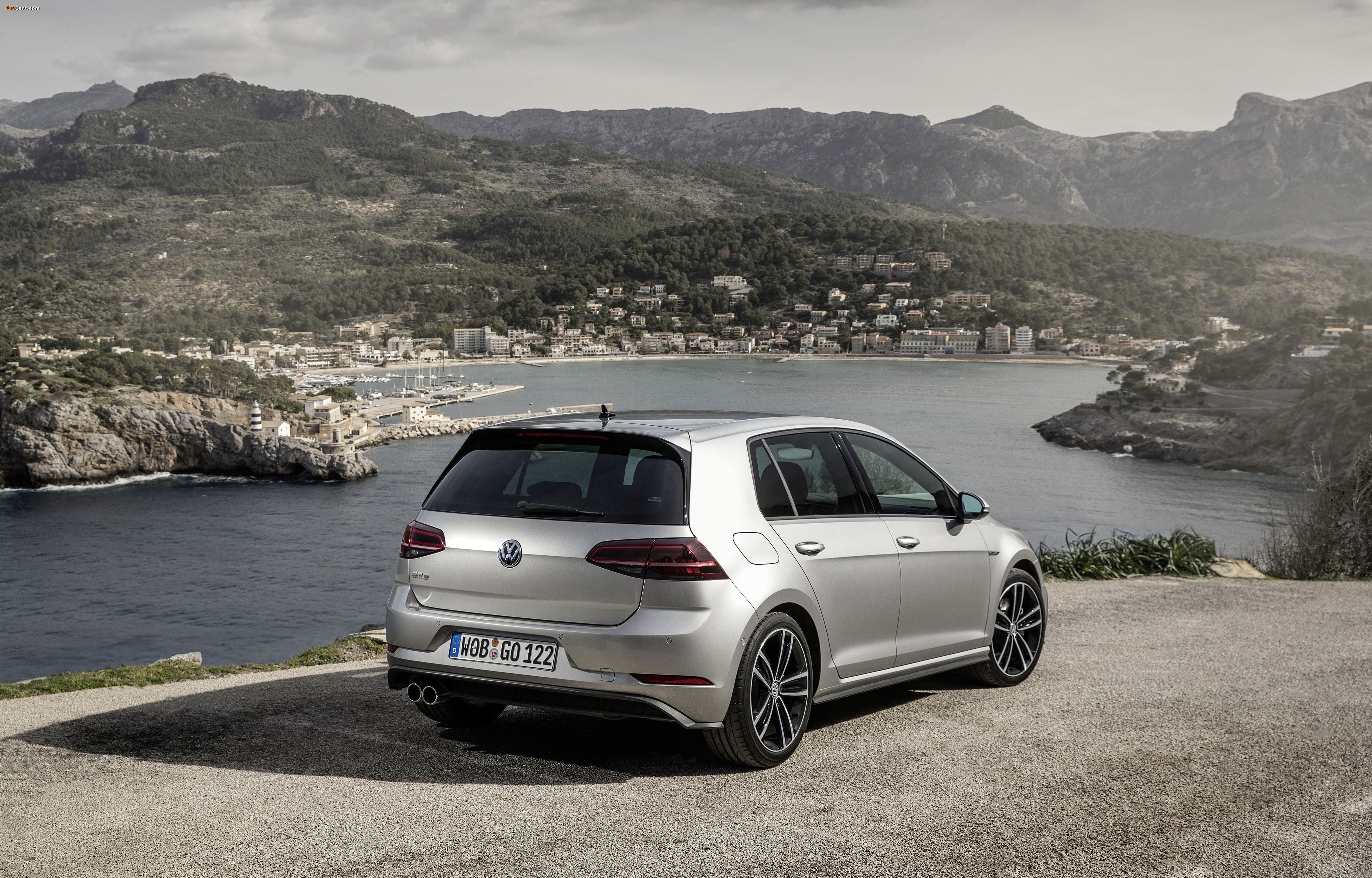 4069x2603 Volkswagen Golf GTD 5 Door (5G) 2017 Wallpaper (4069x2603)