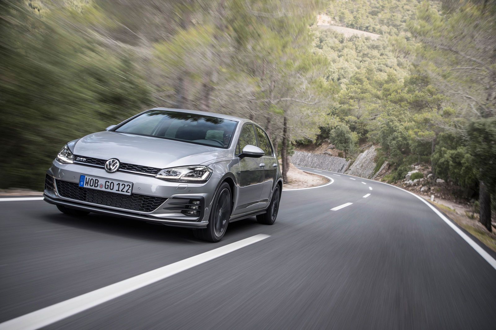 1600x1067 Volkswagen Golf GTD