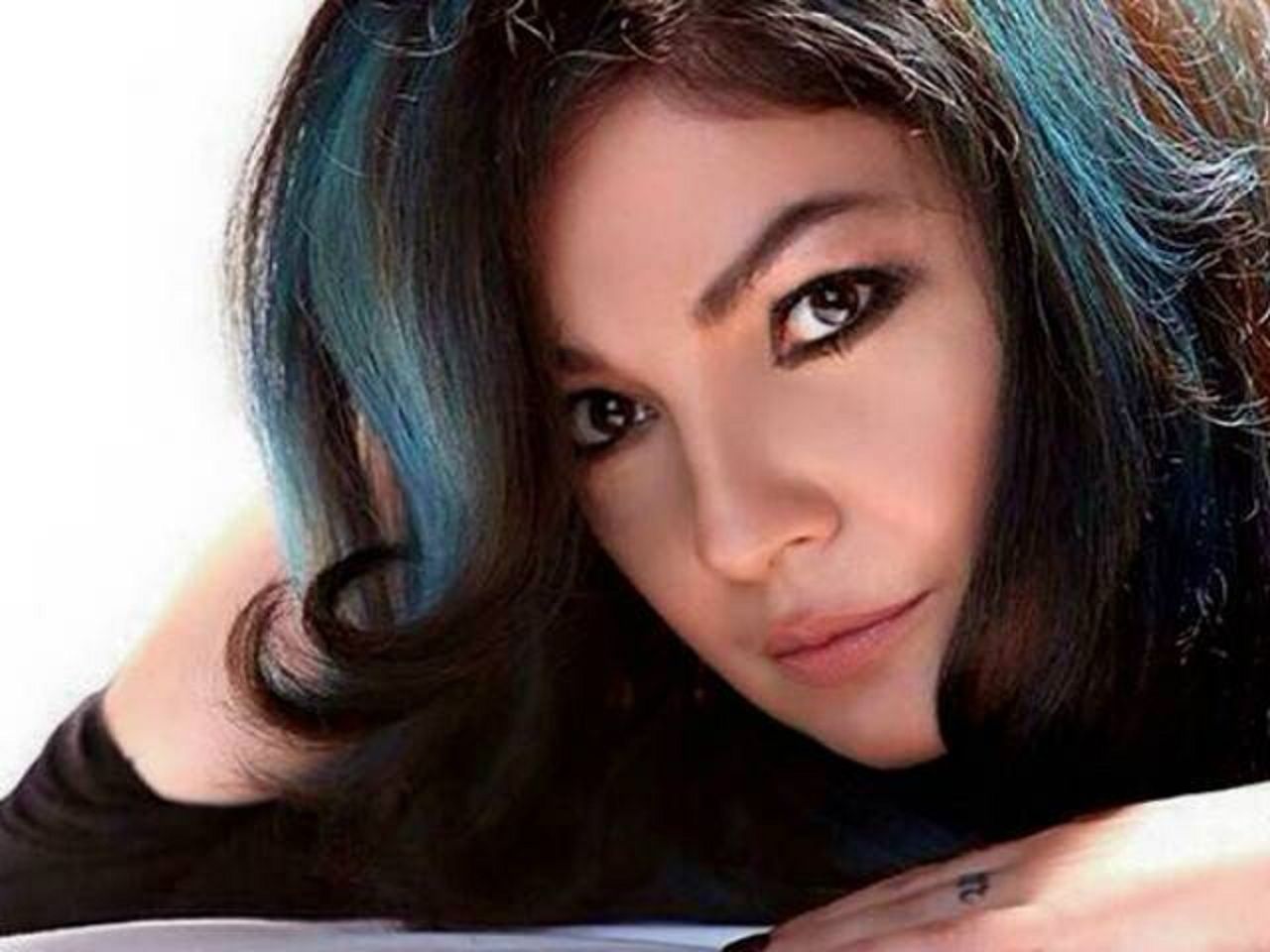 1280x960 Pooja Bhatt Wallpaper