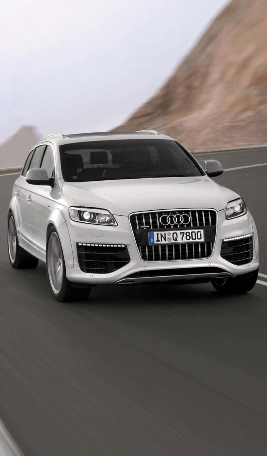 900x1537 Audi Q7 Wallpaper