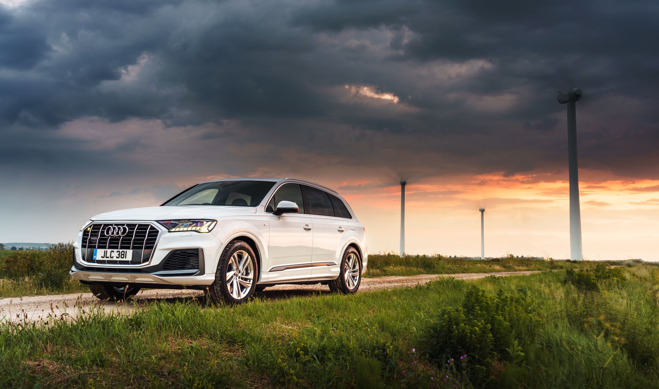 2200x1300 Latest Audi Q7