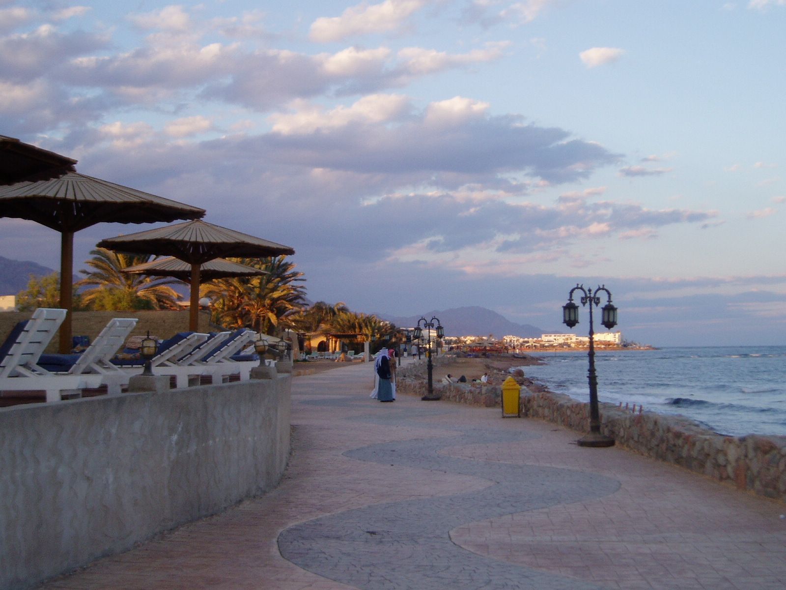 1600x1200 Dahab evening