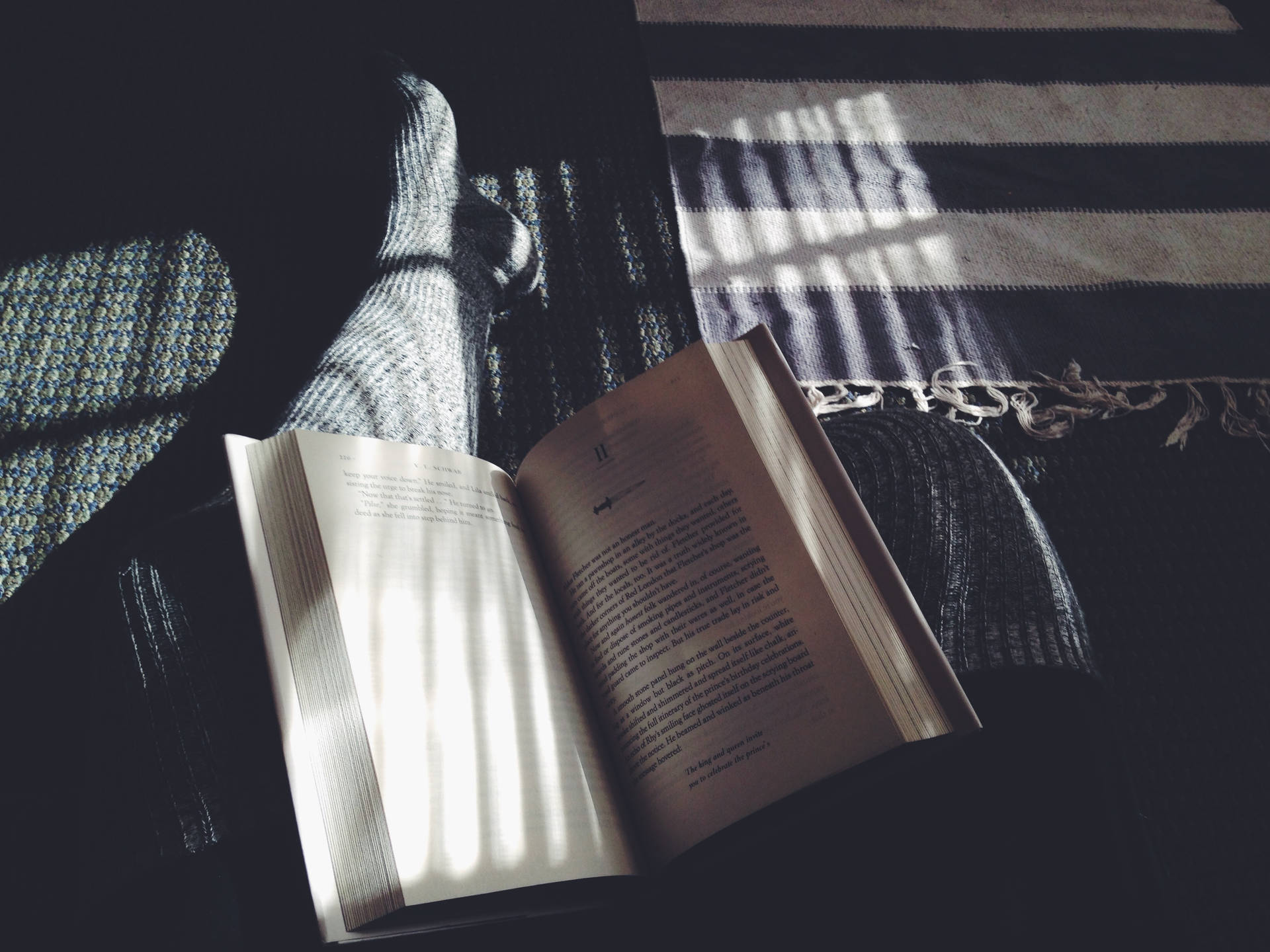 1920x1440 Book Aesthetic Wallpaper
