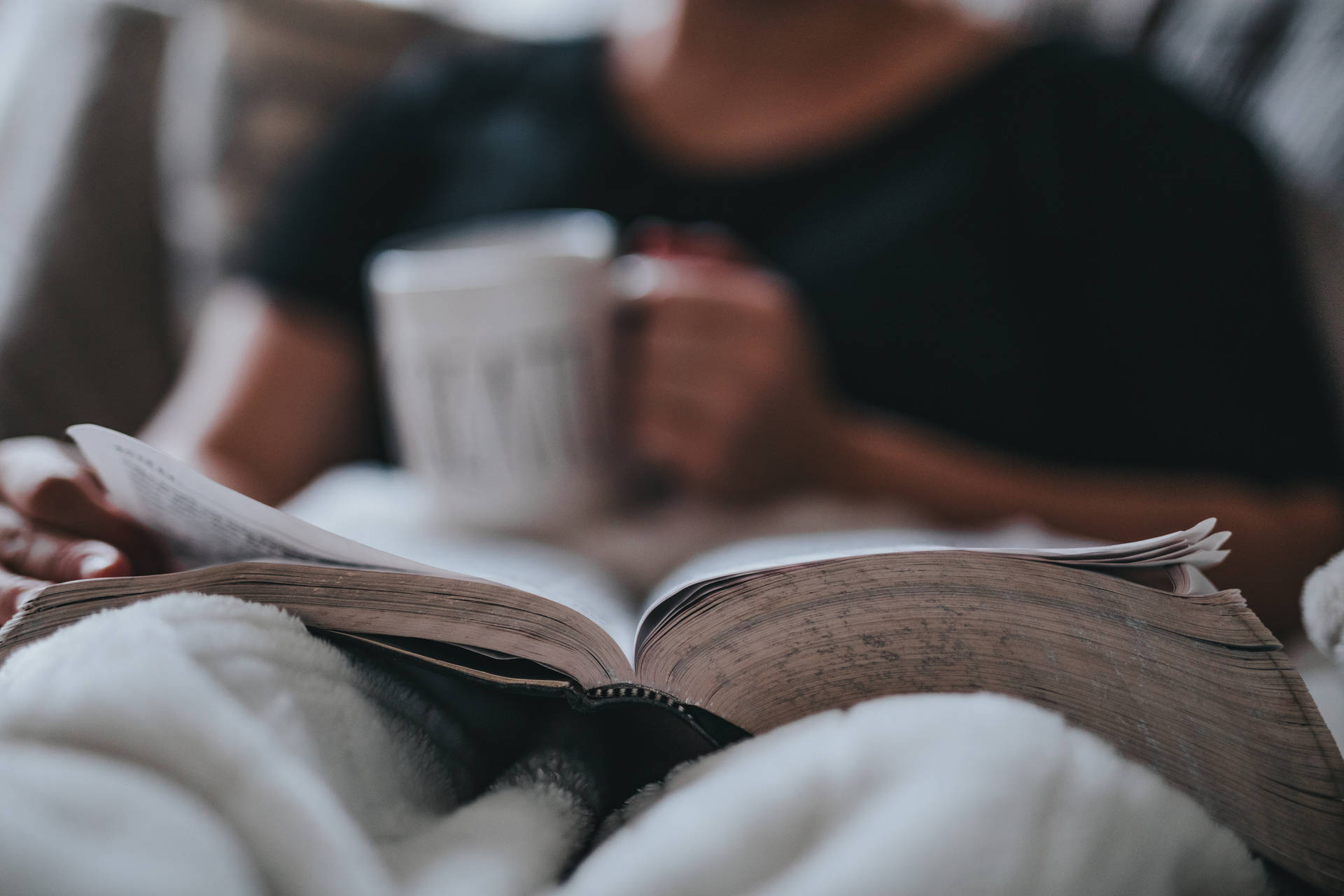 1920x1280 Book Aesthetic Wallpaper