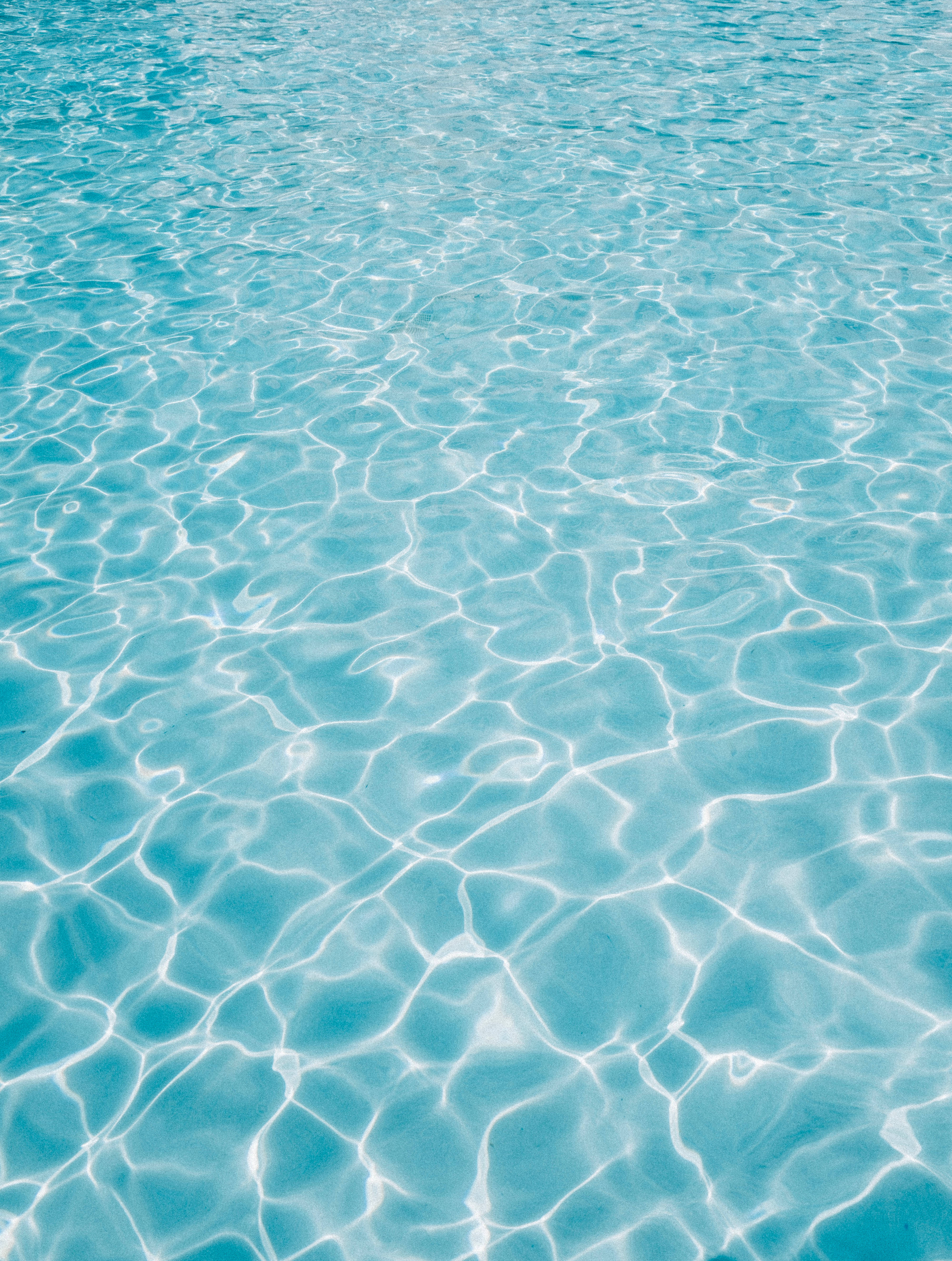 4000x5298 Download Refreshing Glare of Pool Water Wallpaper