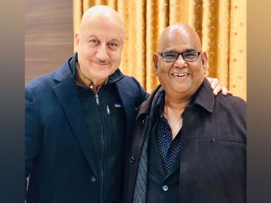 1024x768 Anupam Kher spends time with Satish Kaushik's