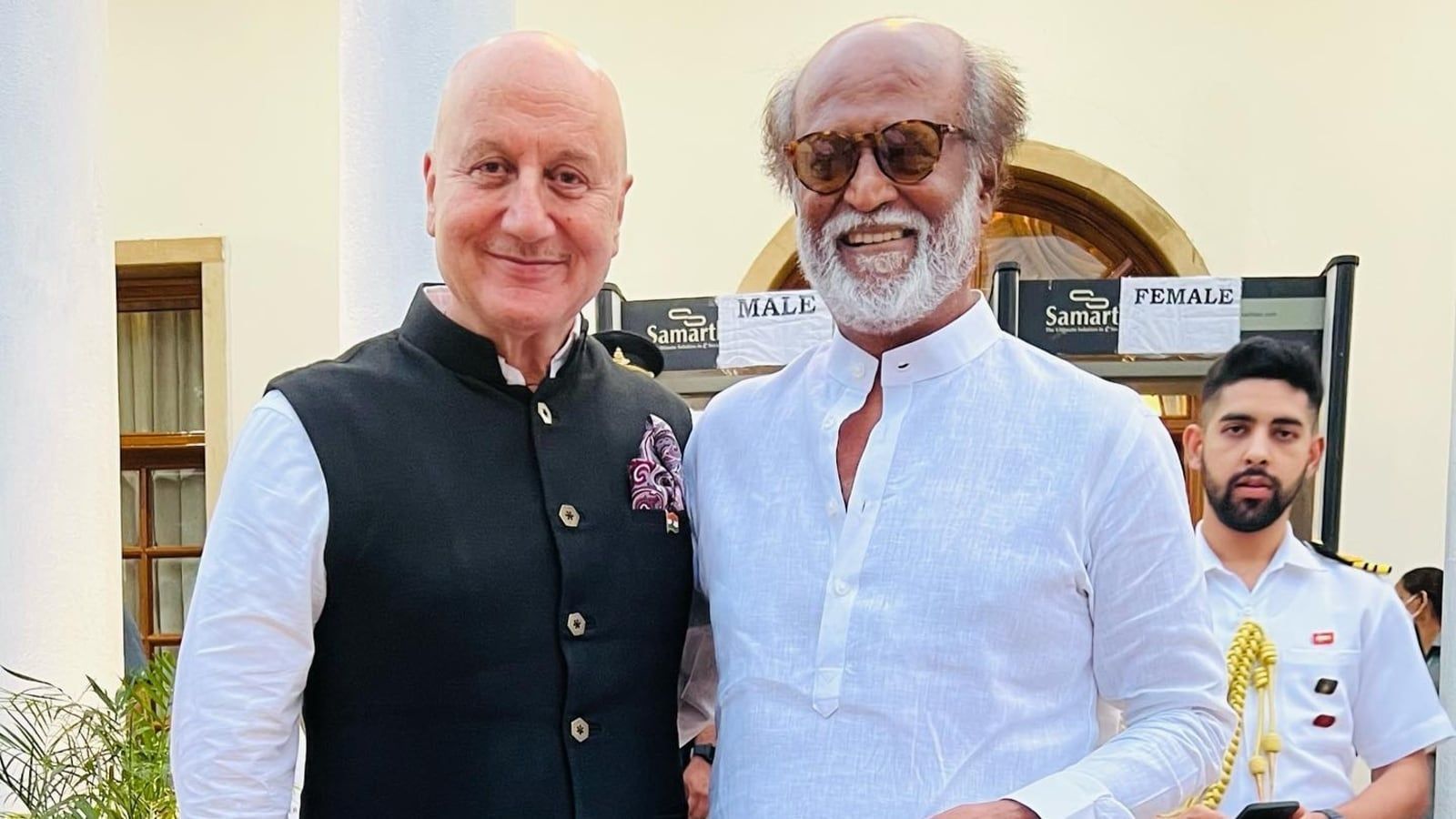 1600x900 Anupam Kher meets Rajinikanth at Rashtrapati Bhawan. See pics