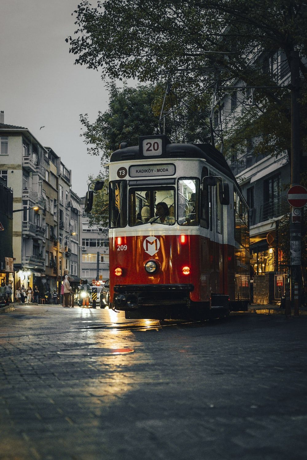 1000x1500 A trolley on a street photo