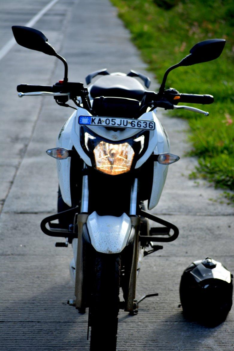 781x1171 TVS Apache RTR200 4V Wallpaper