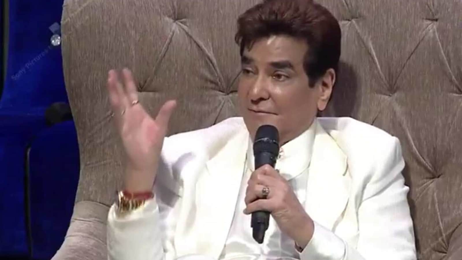 1600x900 Jeetendra recalls memories of growing up in a chawl, says neighbours gathered at his home to see a ceiling fan. Watch