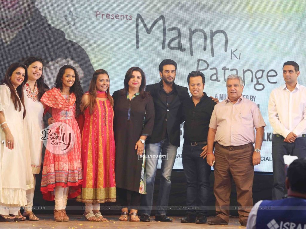 1024x768 Wallpaper Khan, Jeetendra and Shekhar at the NGO Event to Support Autistic Kids size:1024x768