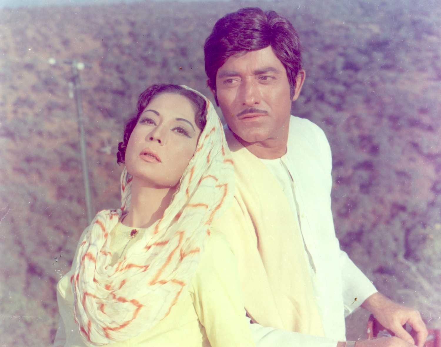 1500x1181 Meena Kumari and Raj Kumar in film Pakizah. Retro bollywood, Bollywood posters, Vintage bollywood