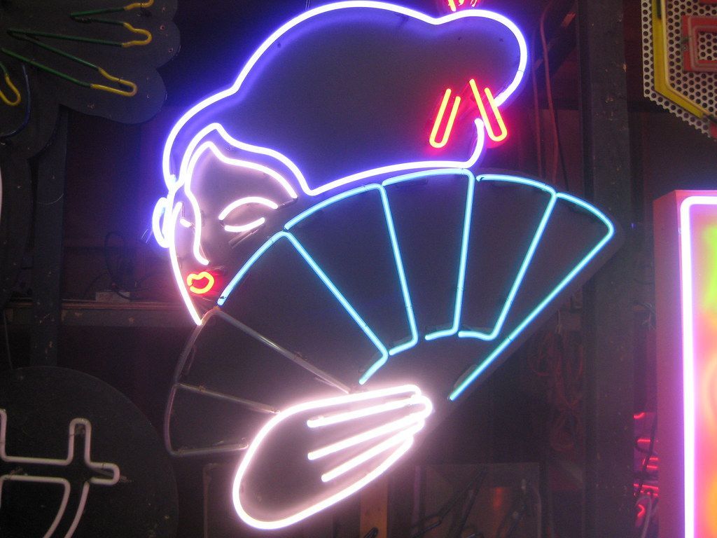 1024x768 Vintage 1980's Neon Japanese GEISHA GIRL with Animated Fan