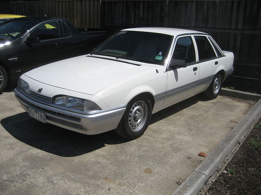 1024x768 Holden Commodore VL