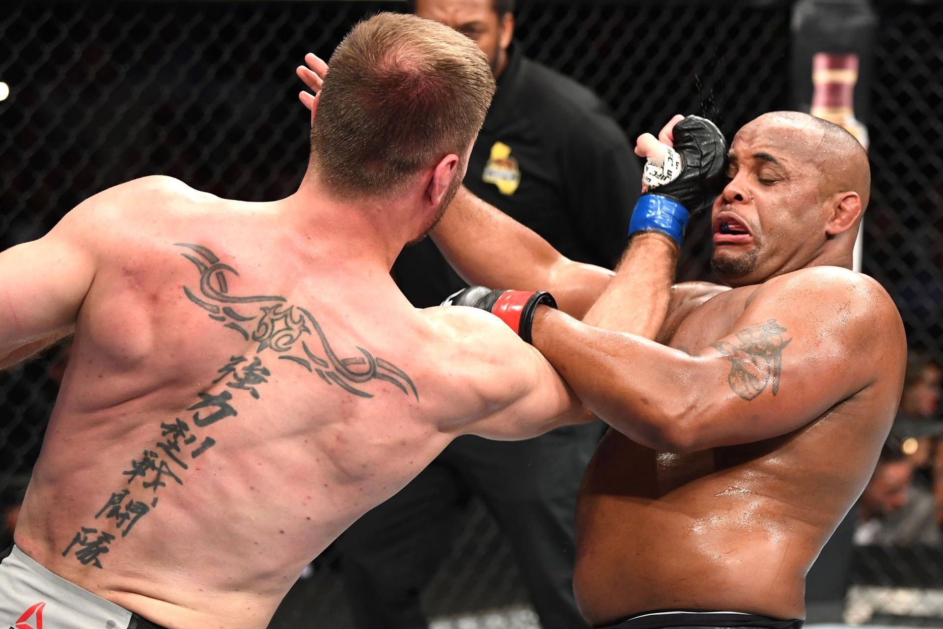 1920x1280 Download Mma Fighter Stipe Miocic And Daniel Cormier Wallpaper