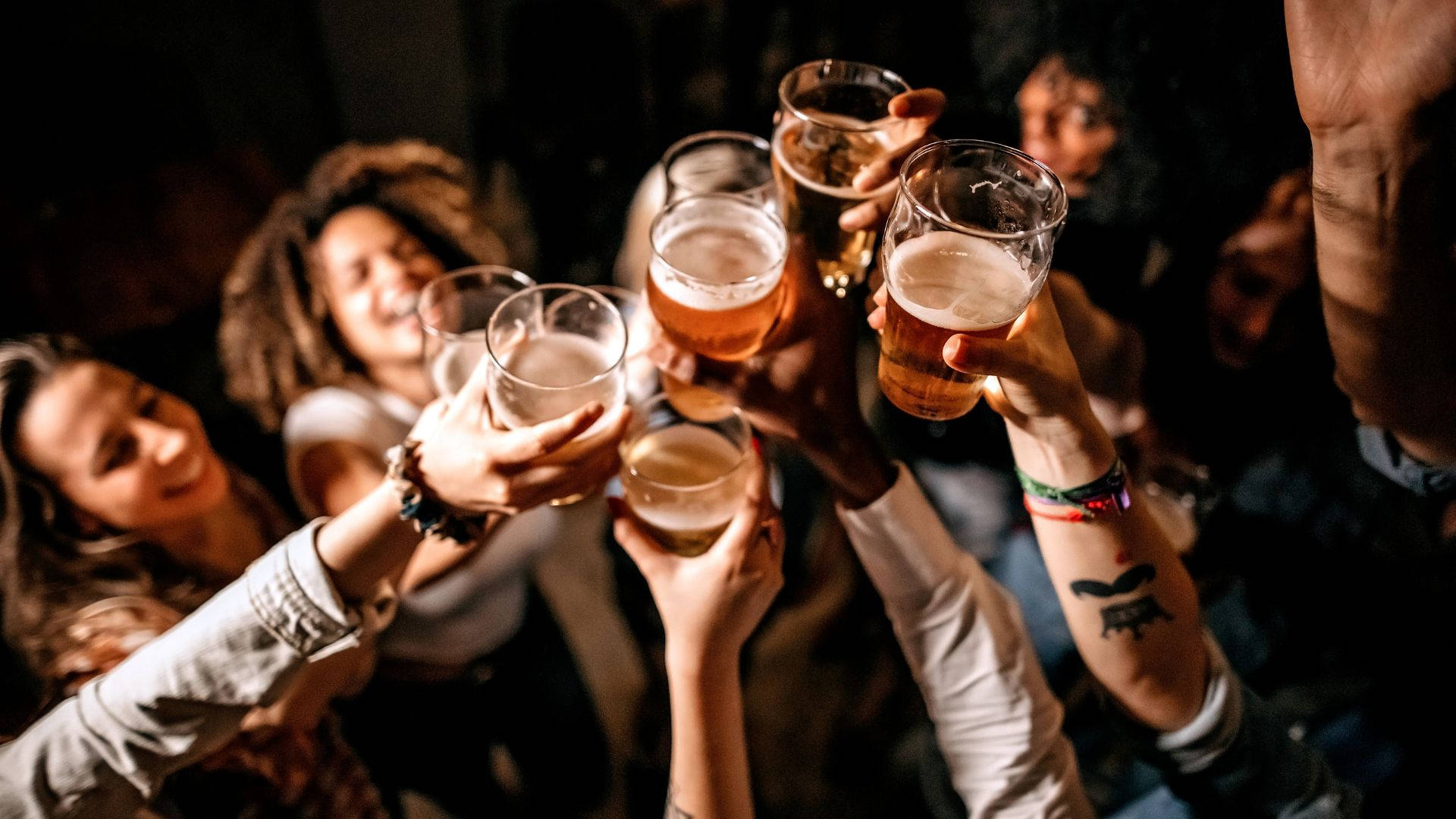 1920x1080 Download Pub Party Beer Cheers Photography Wallpaper