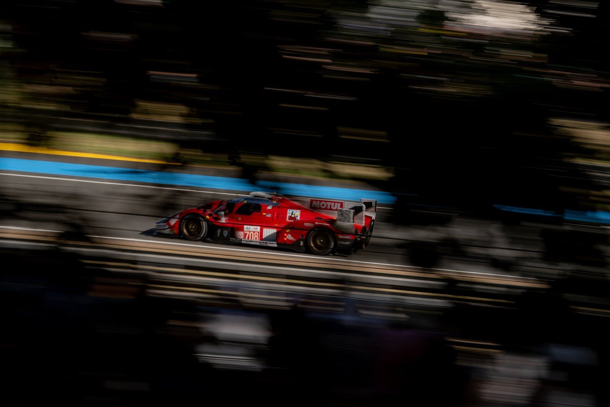 2000x1333 Behind The Shot: Standing Out From The Crowd At The 24 Hours Of Le Mans