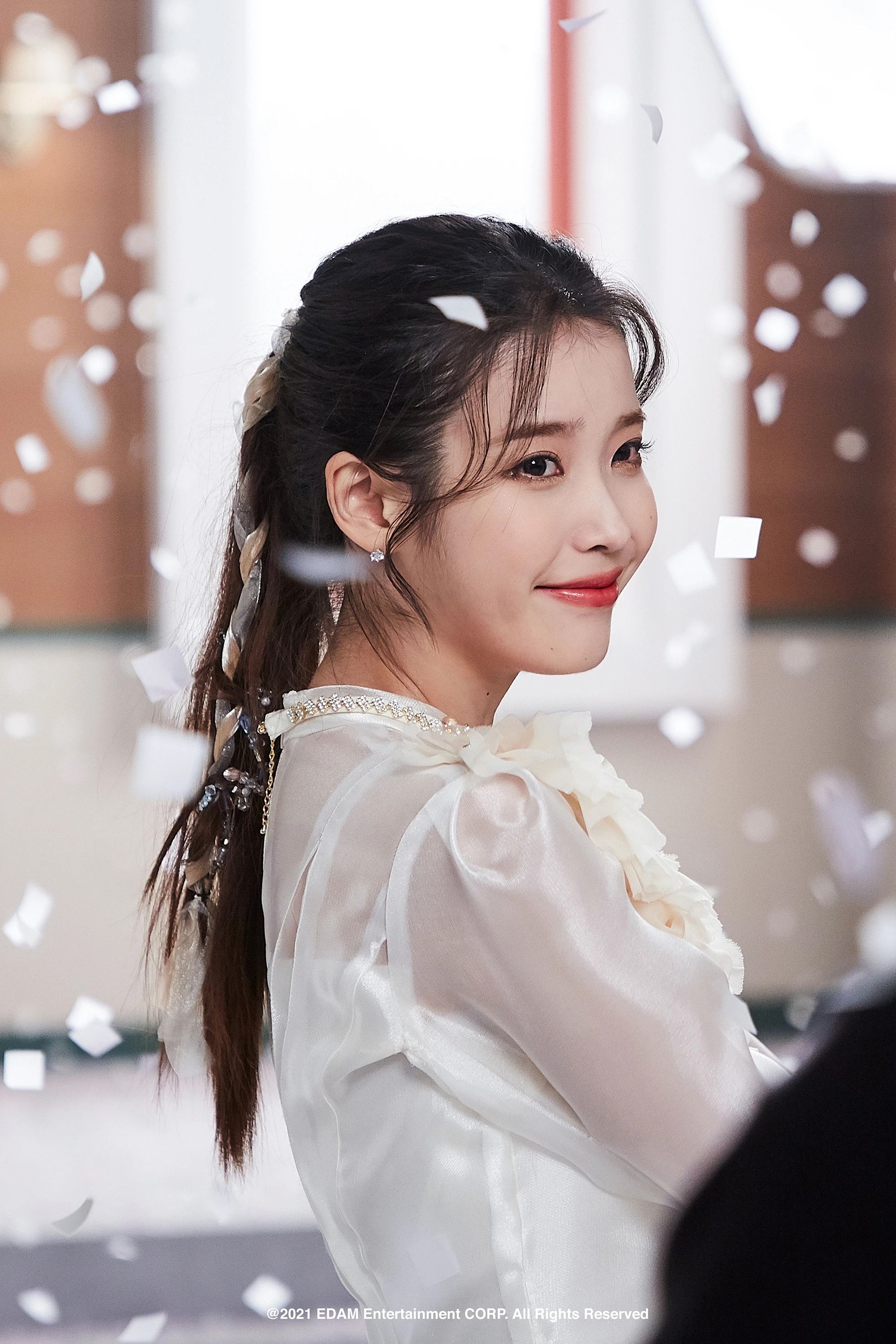 2000x3000 Edam Naver Post 'LILAC' Music Video Behind