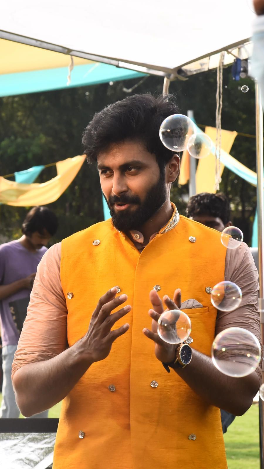 900x1600 Kutty Pattas HD Wallpaper