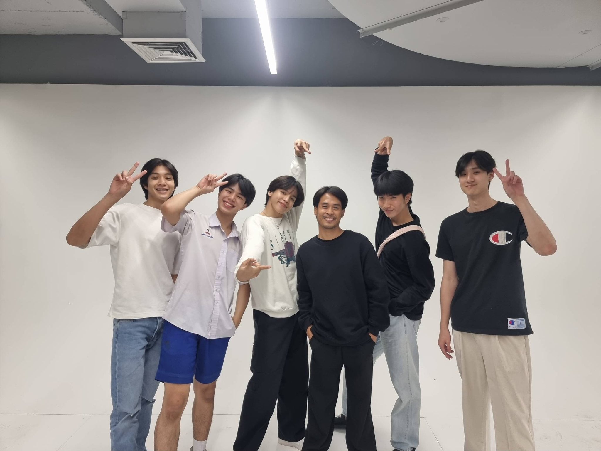 2048x1536 The newest generation of GMMTV artists, Angpao, Fluke (Nattanon), Keen, Tee, with Only Friends director Ninew