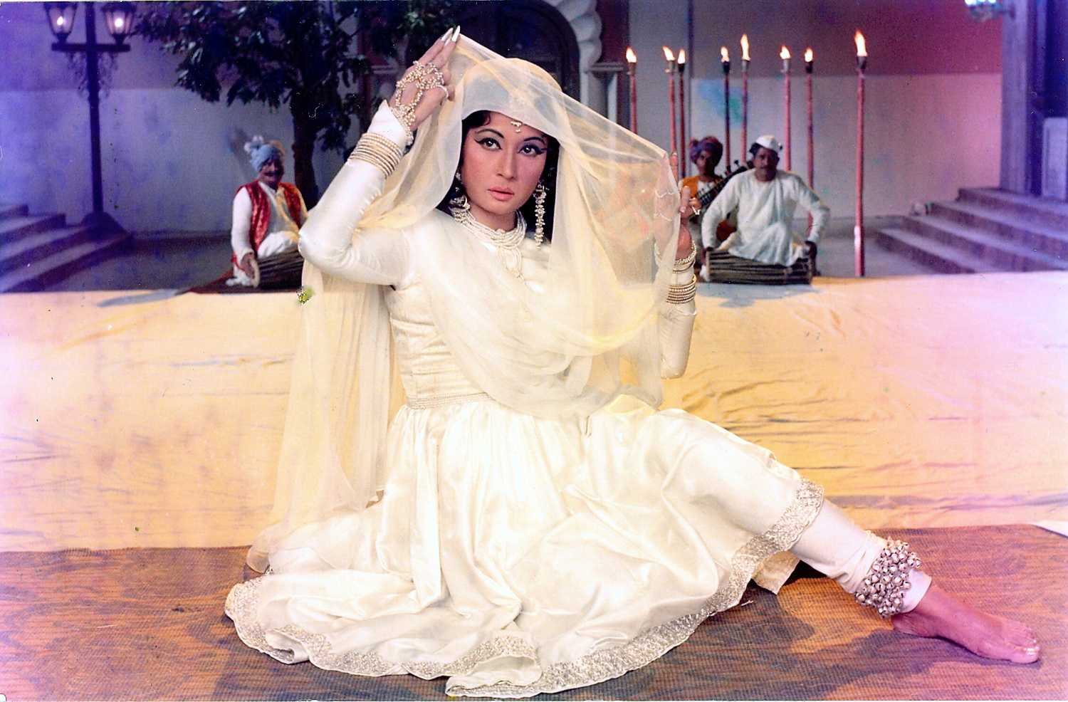 1500x986 Meena Kumari- The Poetess