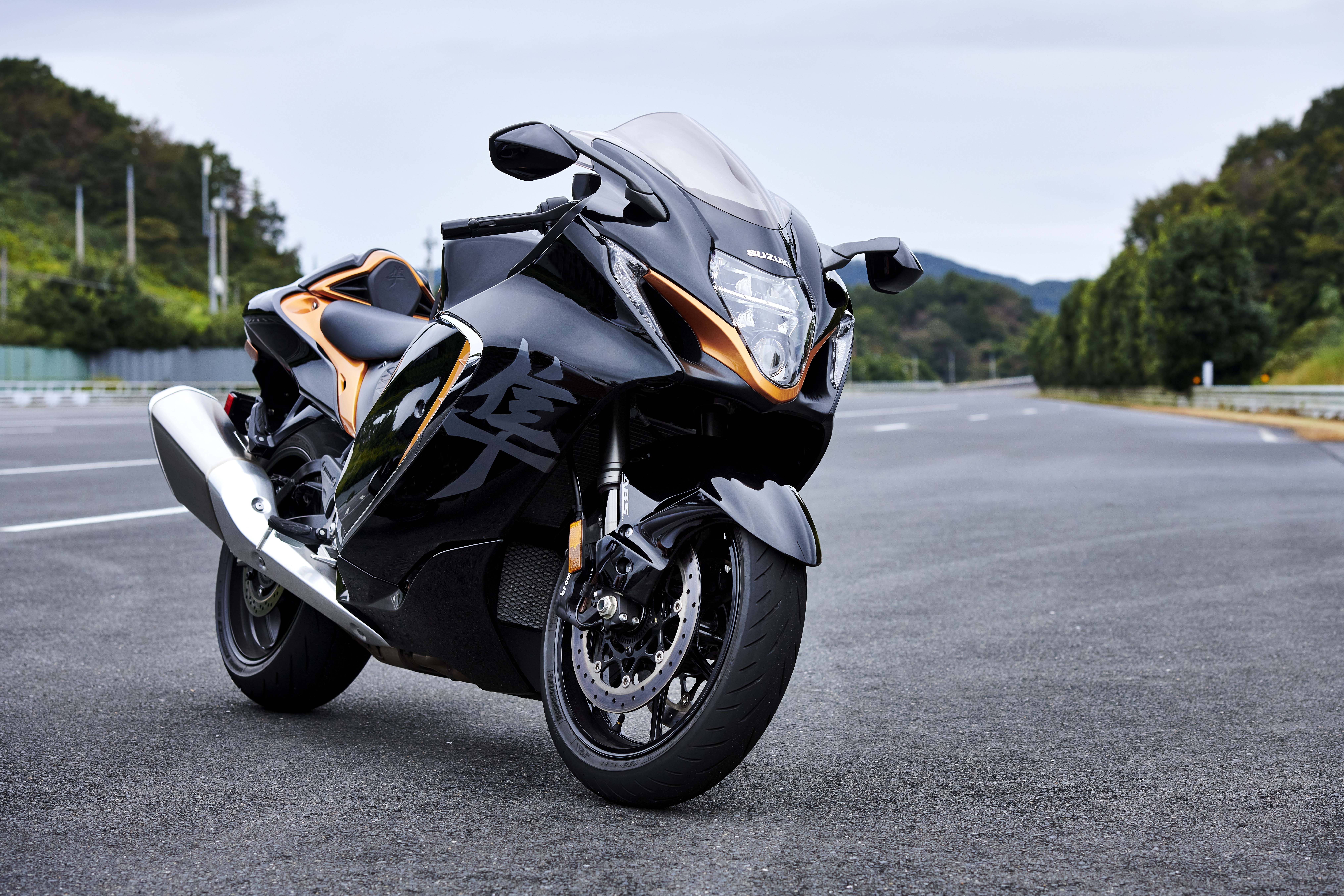 8118x5412 Suzuki Hayabusa Wallpaper