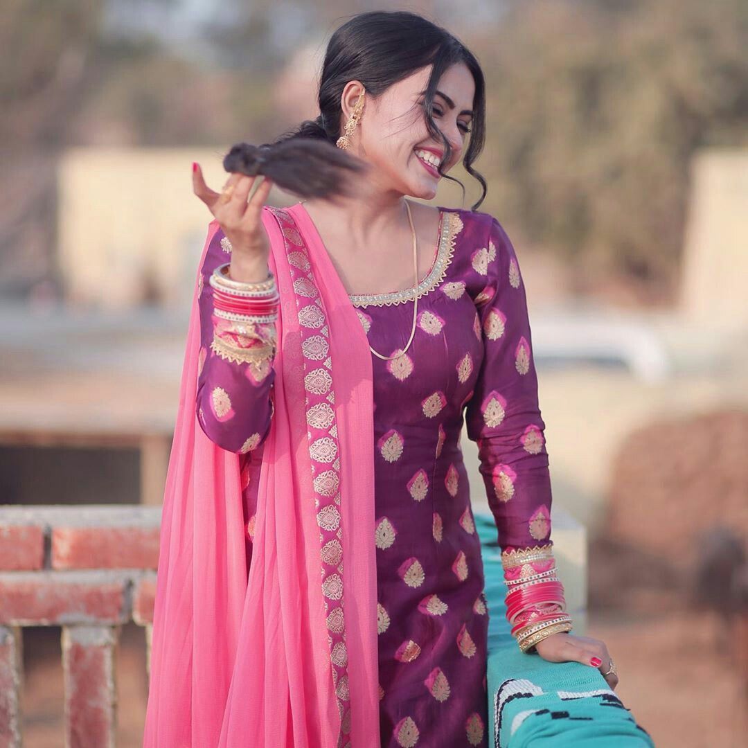 Female Suit Wallpapers - Top Free Female Suit Backgrounds - WallpaperAccess