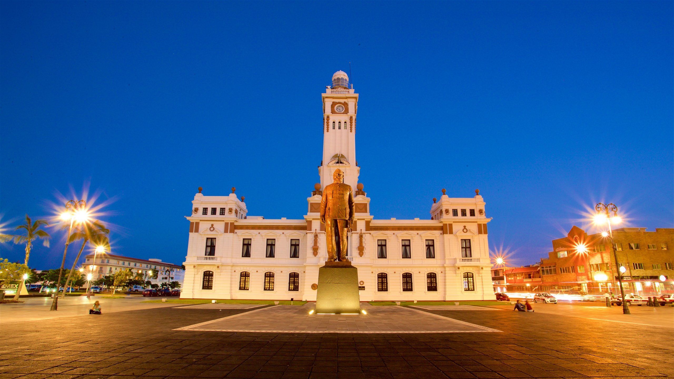 2560x1440 Carranza Lighthouse in Malecon and Activities