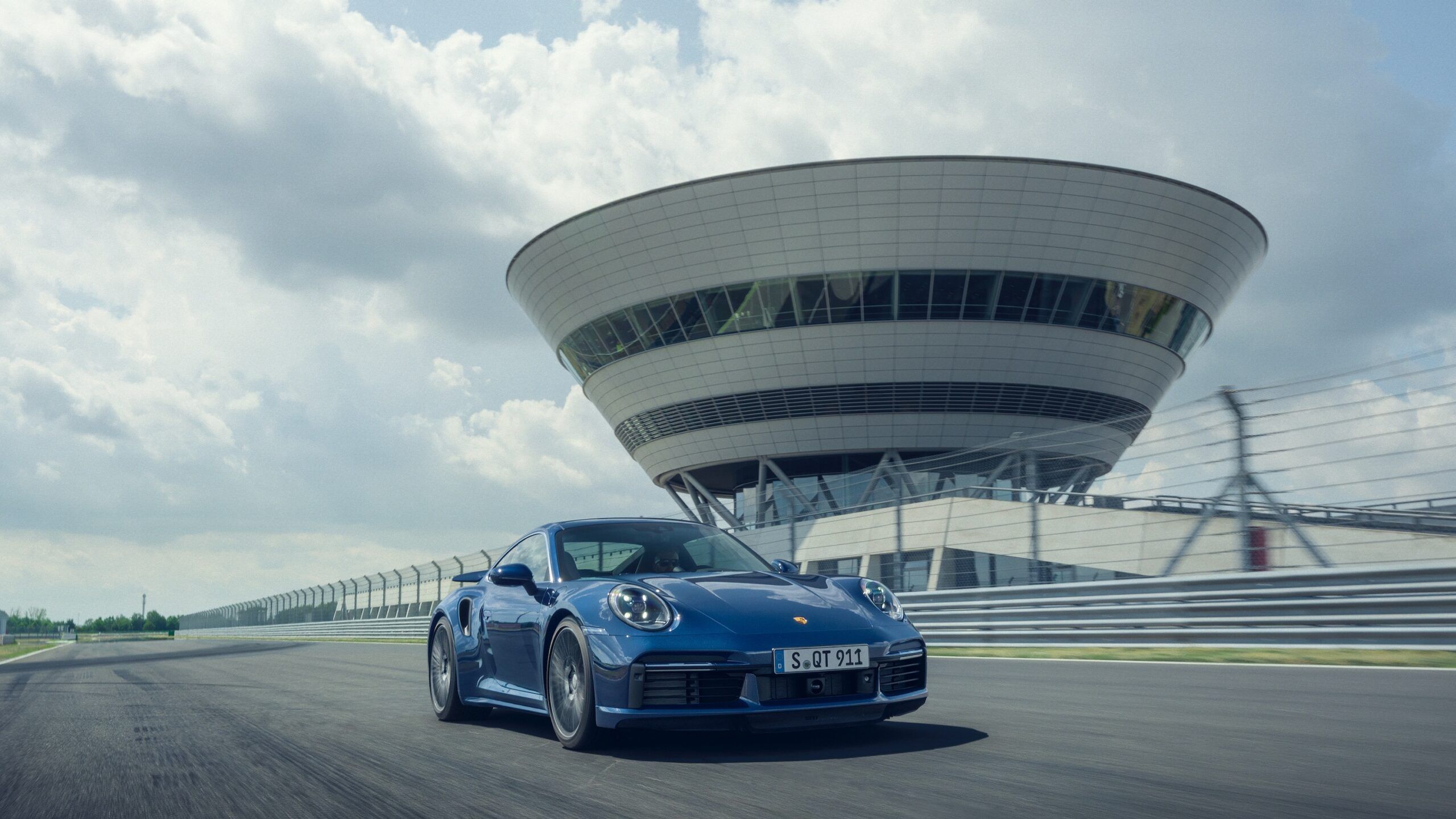 2560x1440 Porsche Debuts The New Type 992 911 Turbo