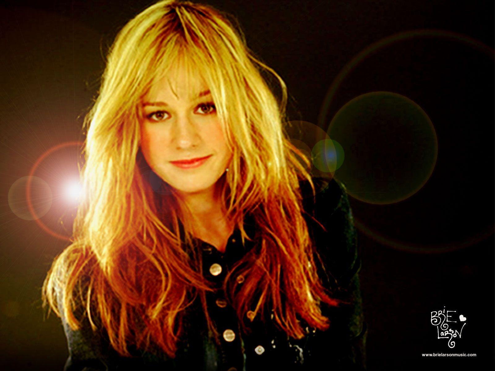 1600x1200 Brie Larson HD Wallpaper for desktop download
