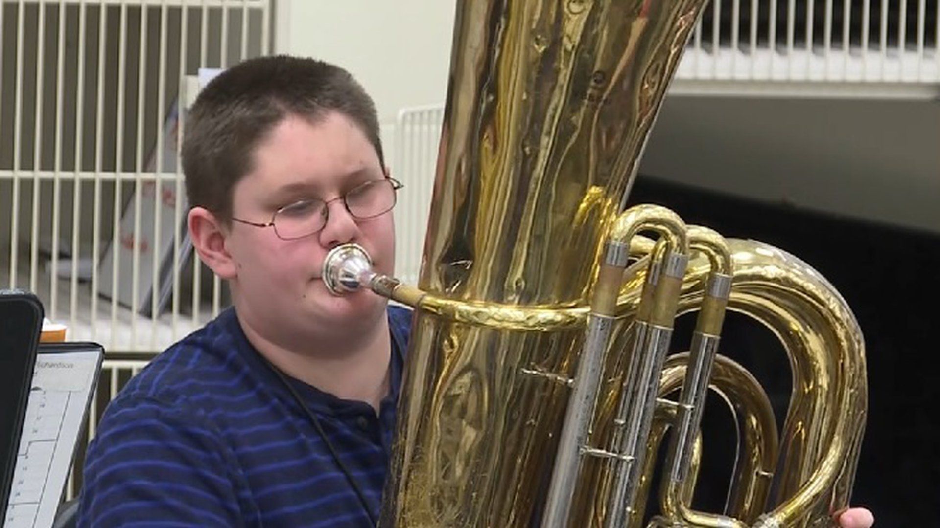 1920x1080 Texas teen plays tuba despite being blind