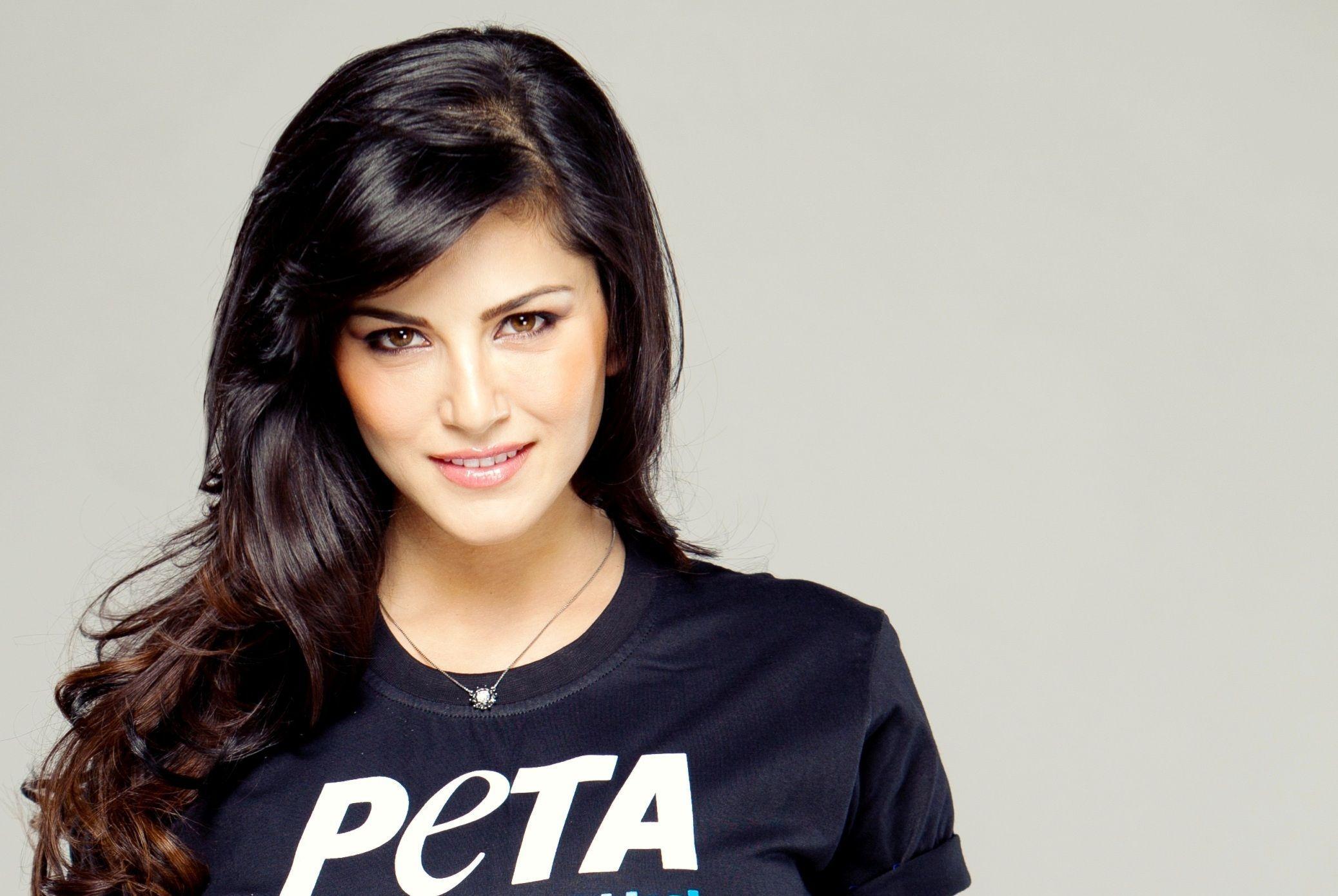 Sunny Leone Wallpapers - Top Free Sunny Leone Backgrounds - WallpaperAccess