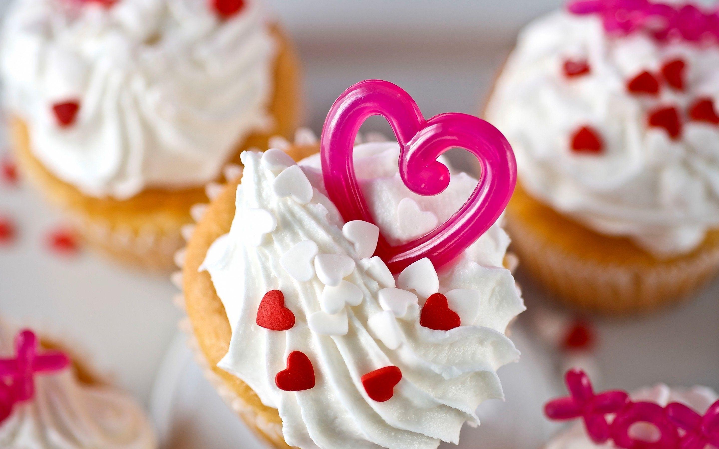 2880x1800 Cute cupcake Wallpaper