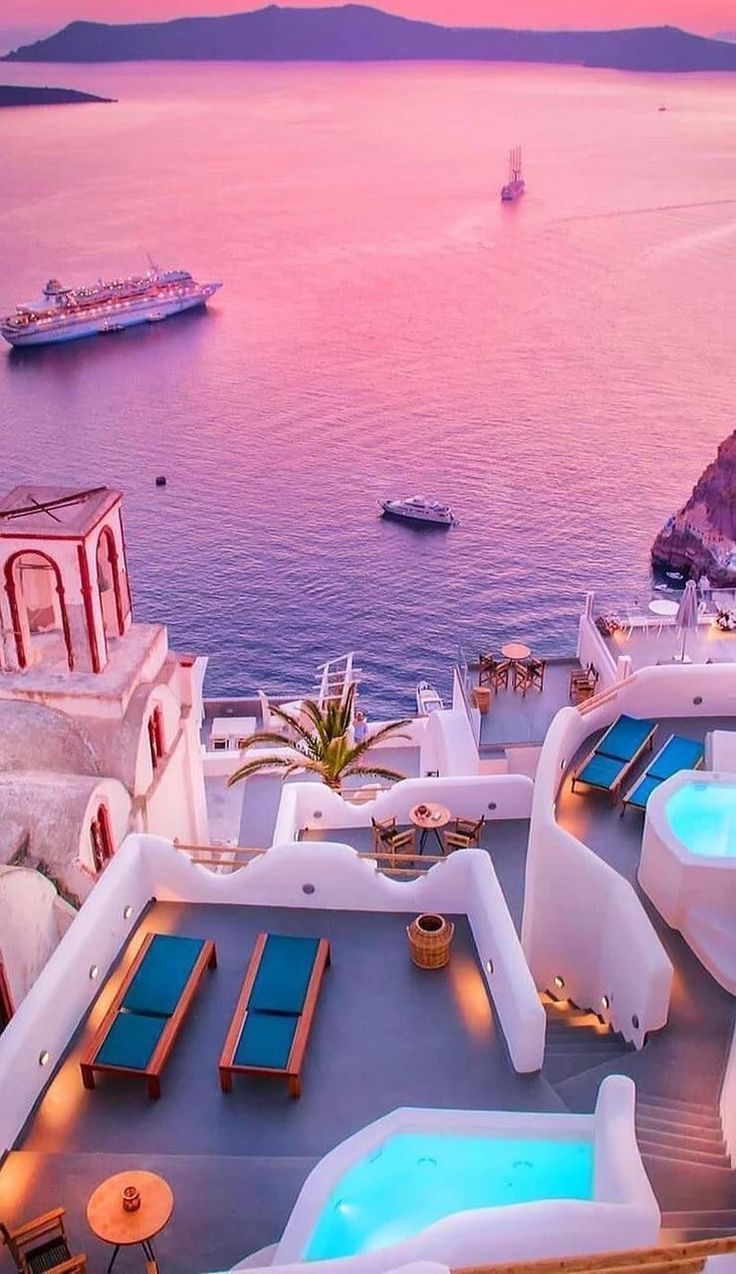 736x1274 imagen descubierto por ⚜️ Miss S ⚜️. Descubre (¡y guarda!) tus propias imágenes y videos en We Heart I. Santorini travel guide, Santorini travel, Places to travel