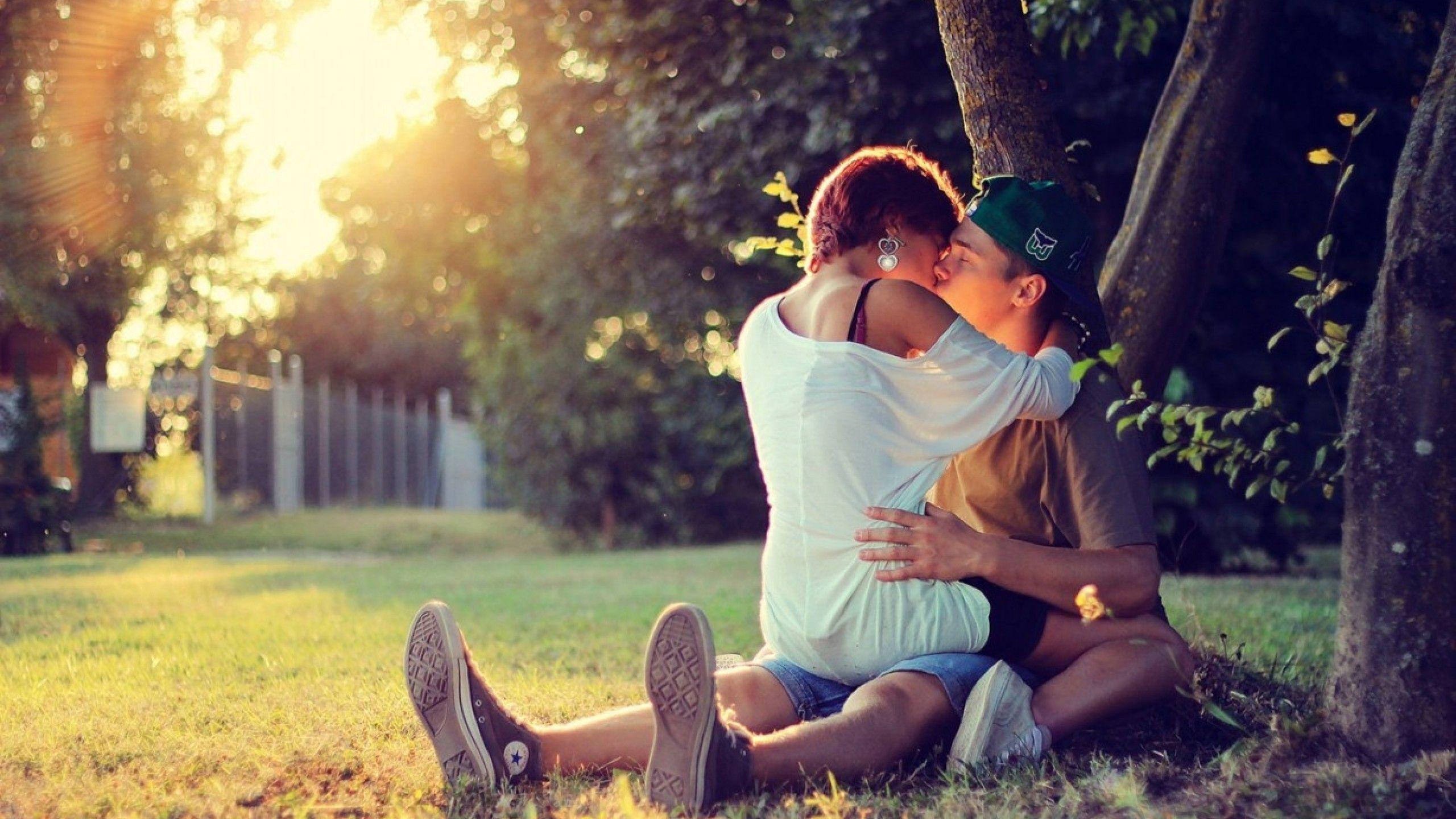 Kissing Couple Wallpapers - Top Free Kissing Couple Backgrounds -  WallpaperAccess