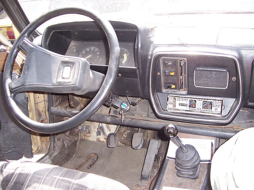 1024x768 Yellow Paykan Inside
