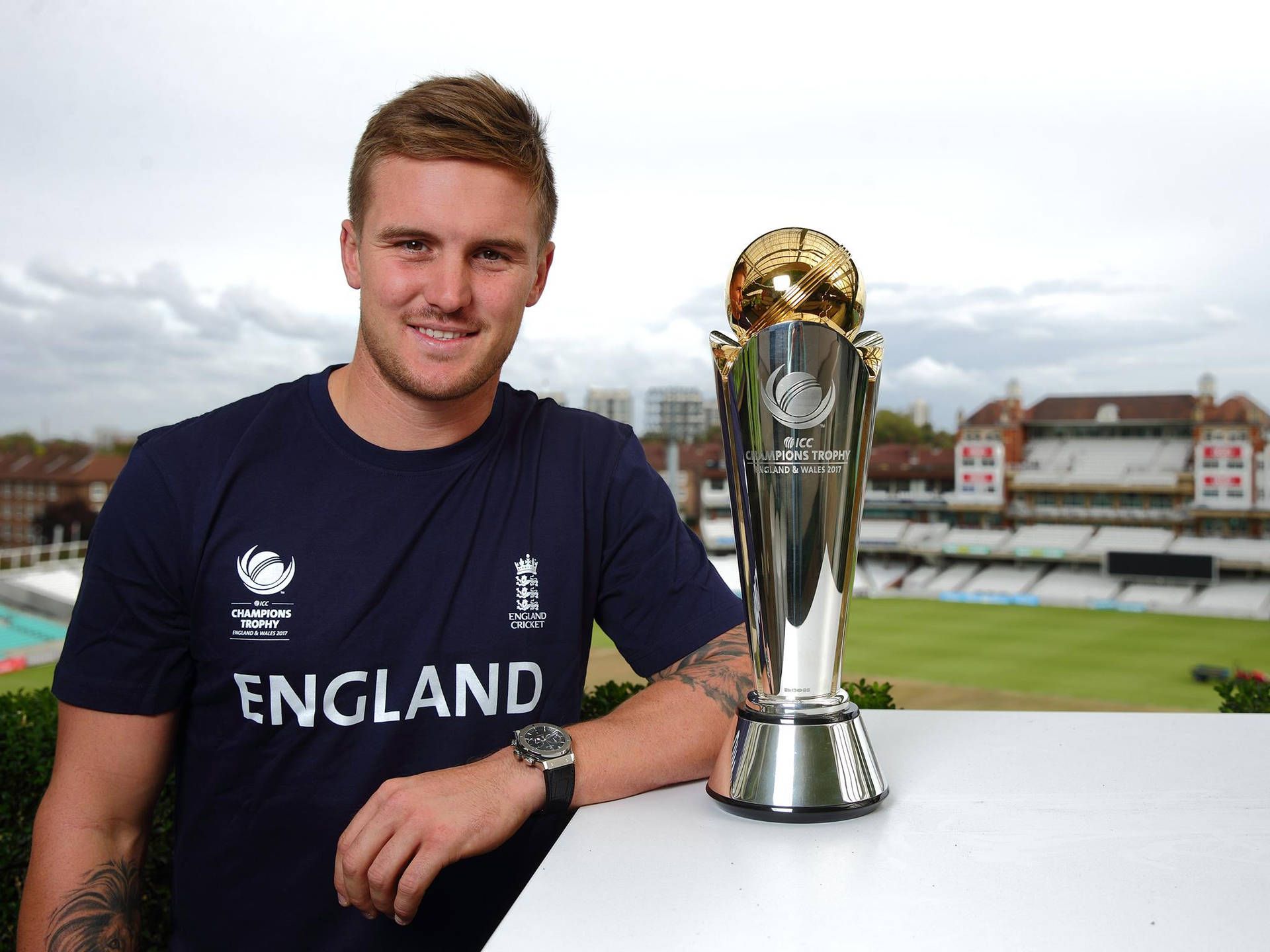 1920x1440 Download Jason Roy With Championship Trophy Wallpaper