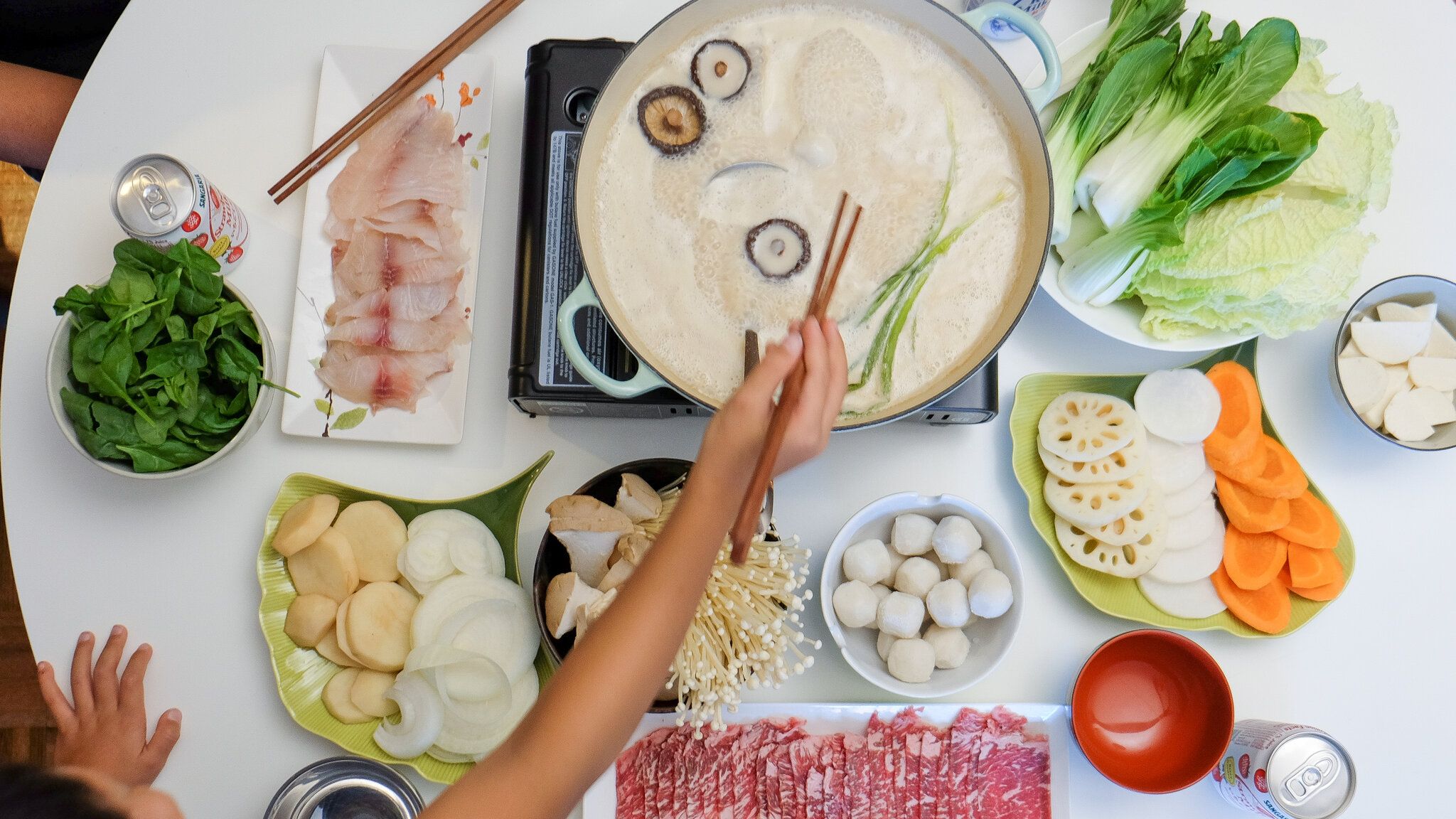2048x1152 The Gear You Need to Make Hot Pot
