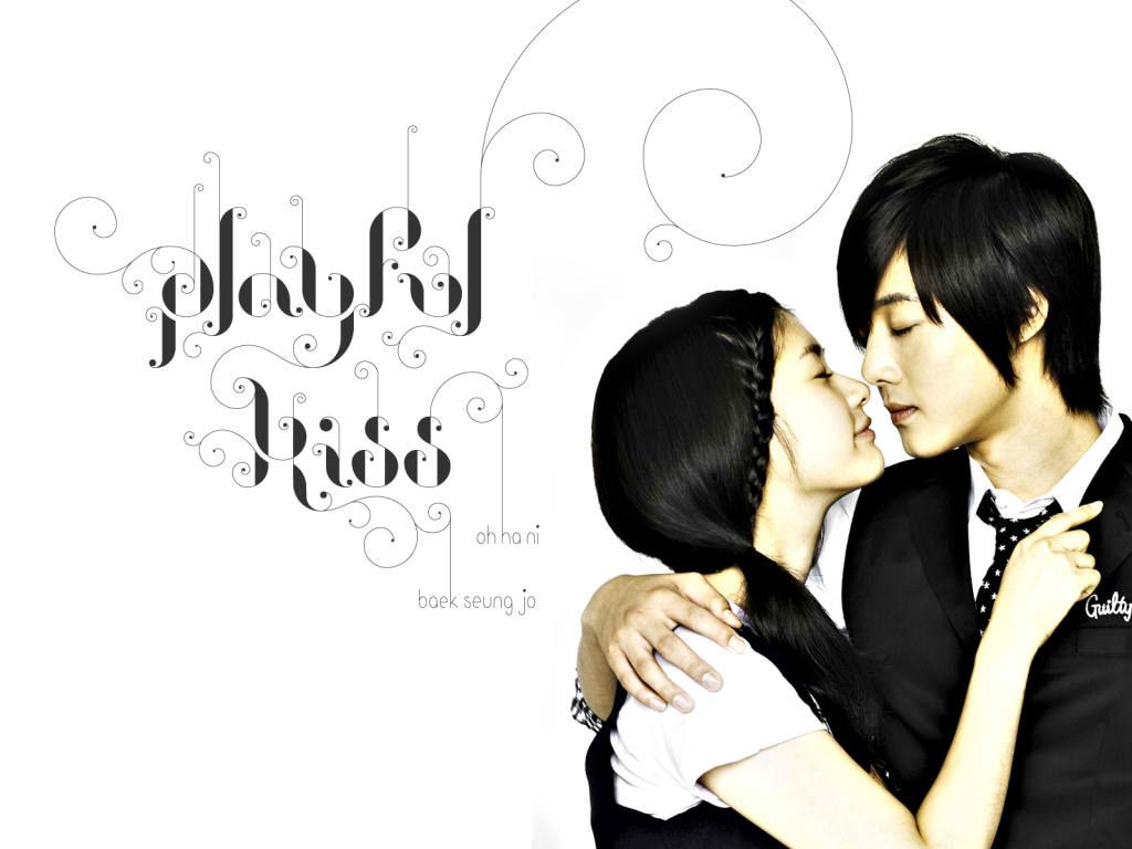 1024x768 Playful Kiss Wallpaper