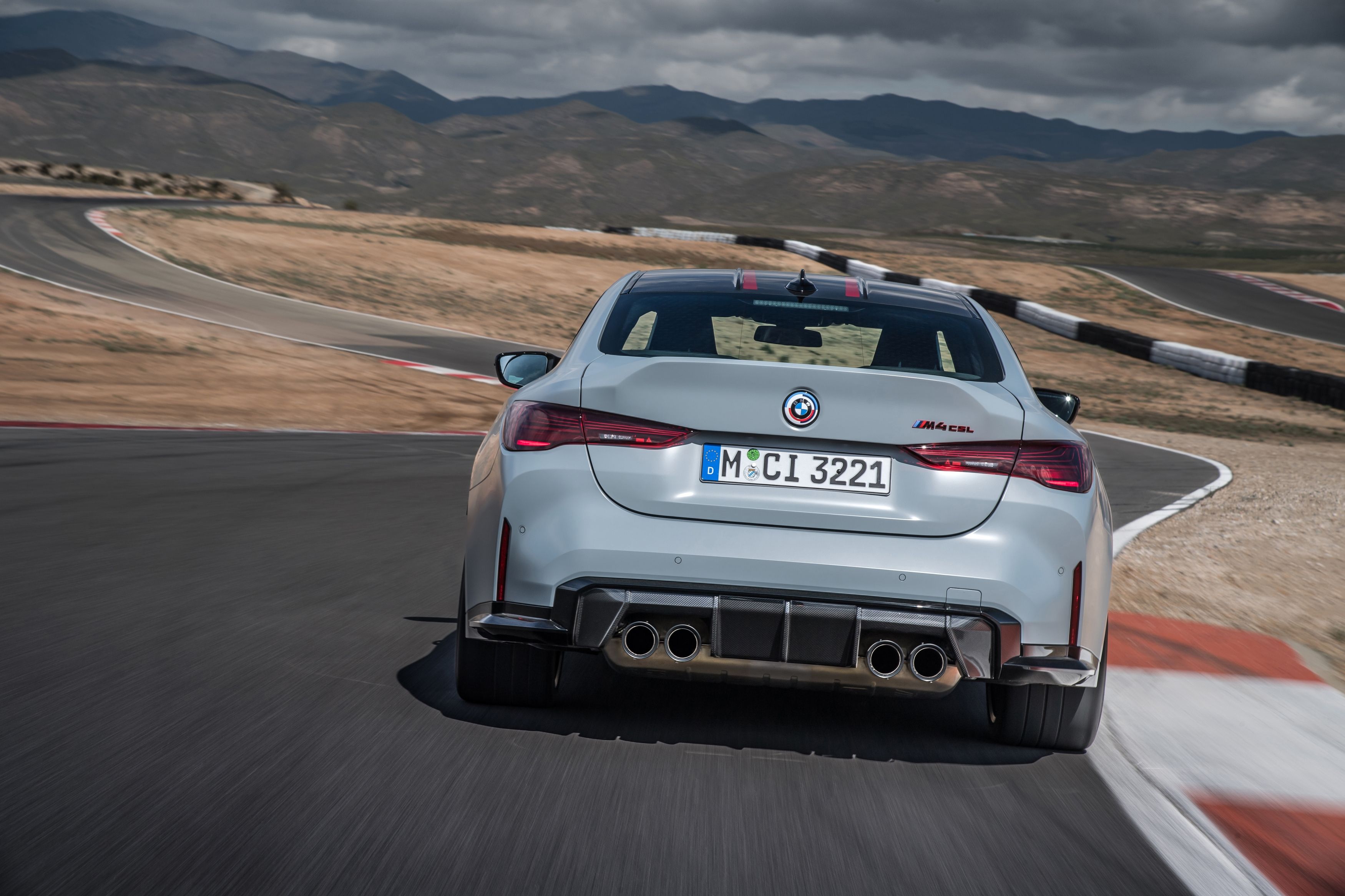 3500x2333 BMW M4 CSL Special Edition Announced