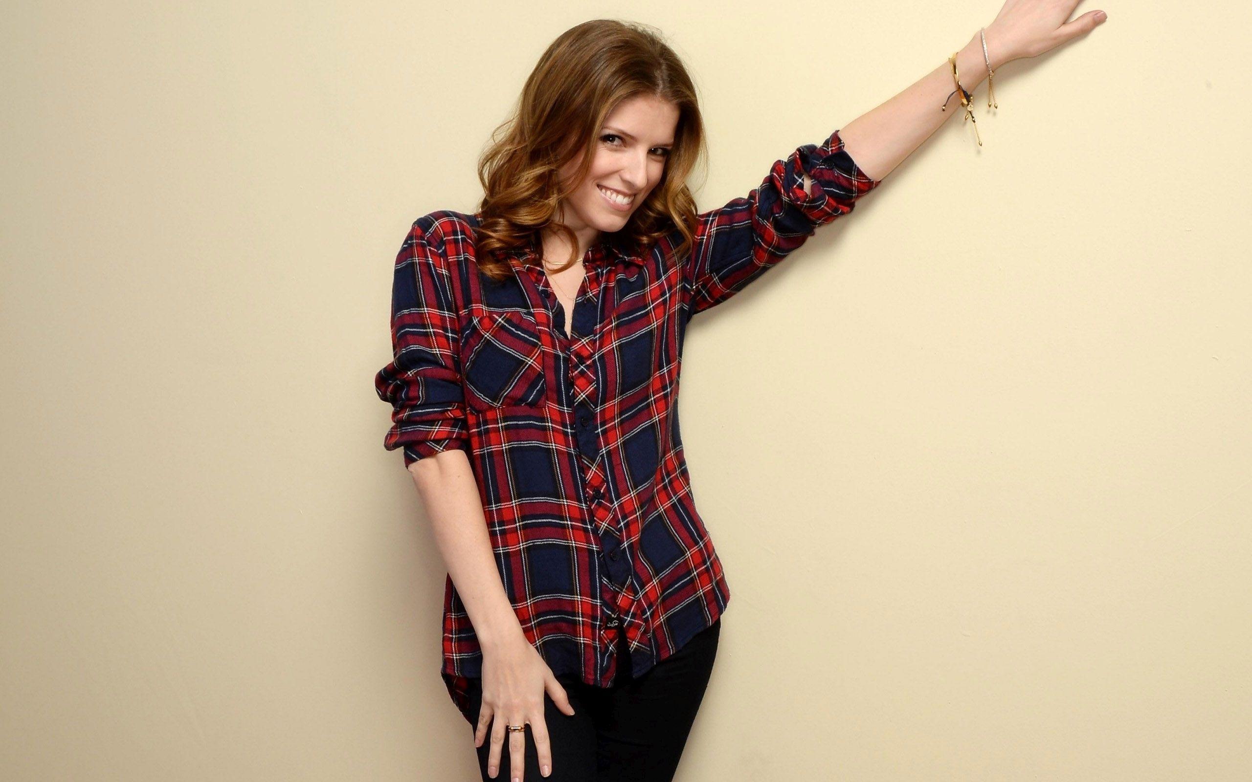 2560x1600 Anna Kendrick Wallpaper