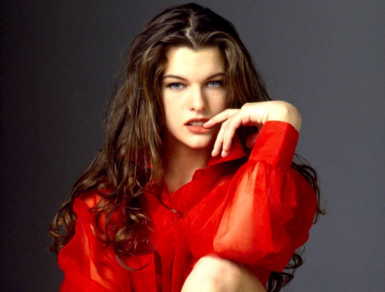 1353x1026 Milla Jovovich Wallpaper