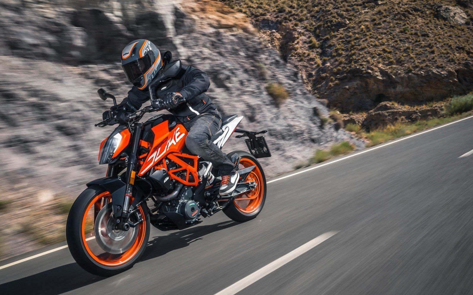 1600x1000 Duke ready to race Wallpaper Download