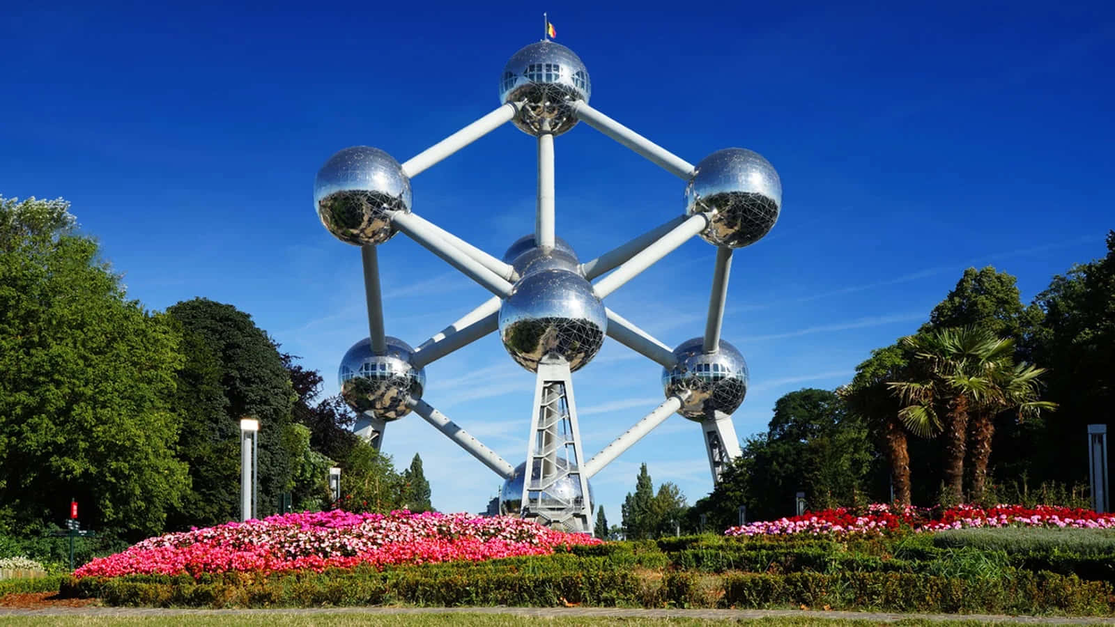 1600x900 Download Caption: The Impressive Atomium Structure In Brussels, Belgium Wallpaper