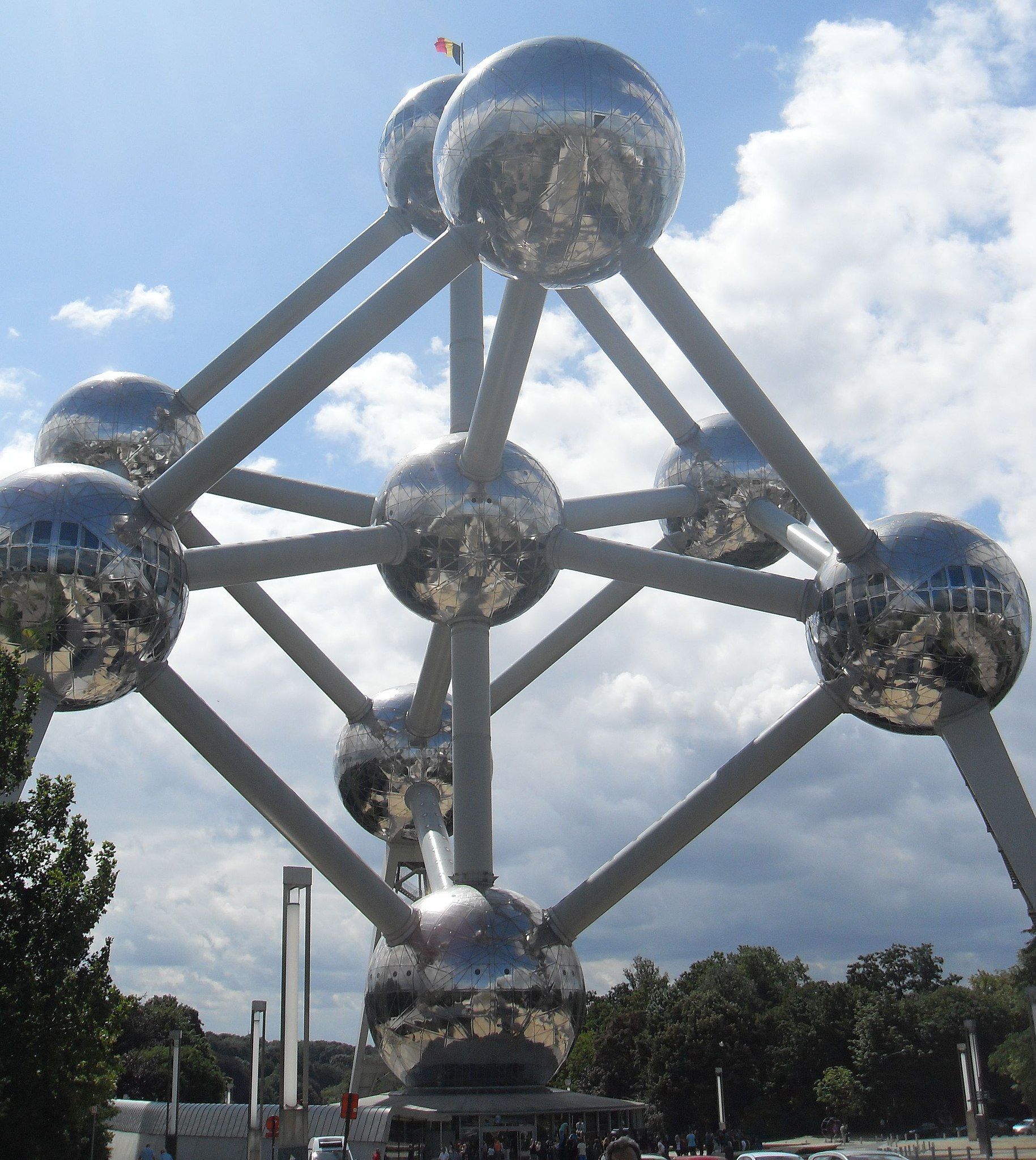 1829x2047 Atomium