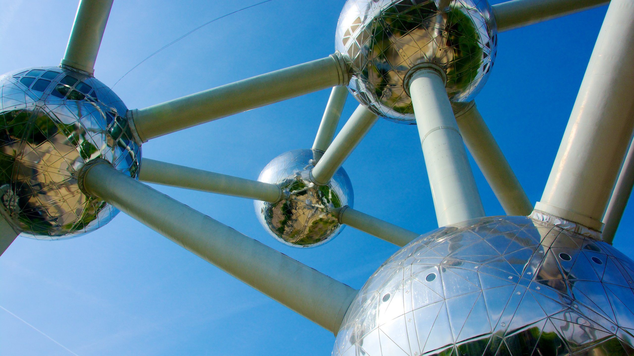 2560x1440 Atomium in Laken and Activities