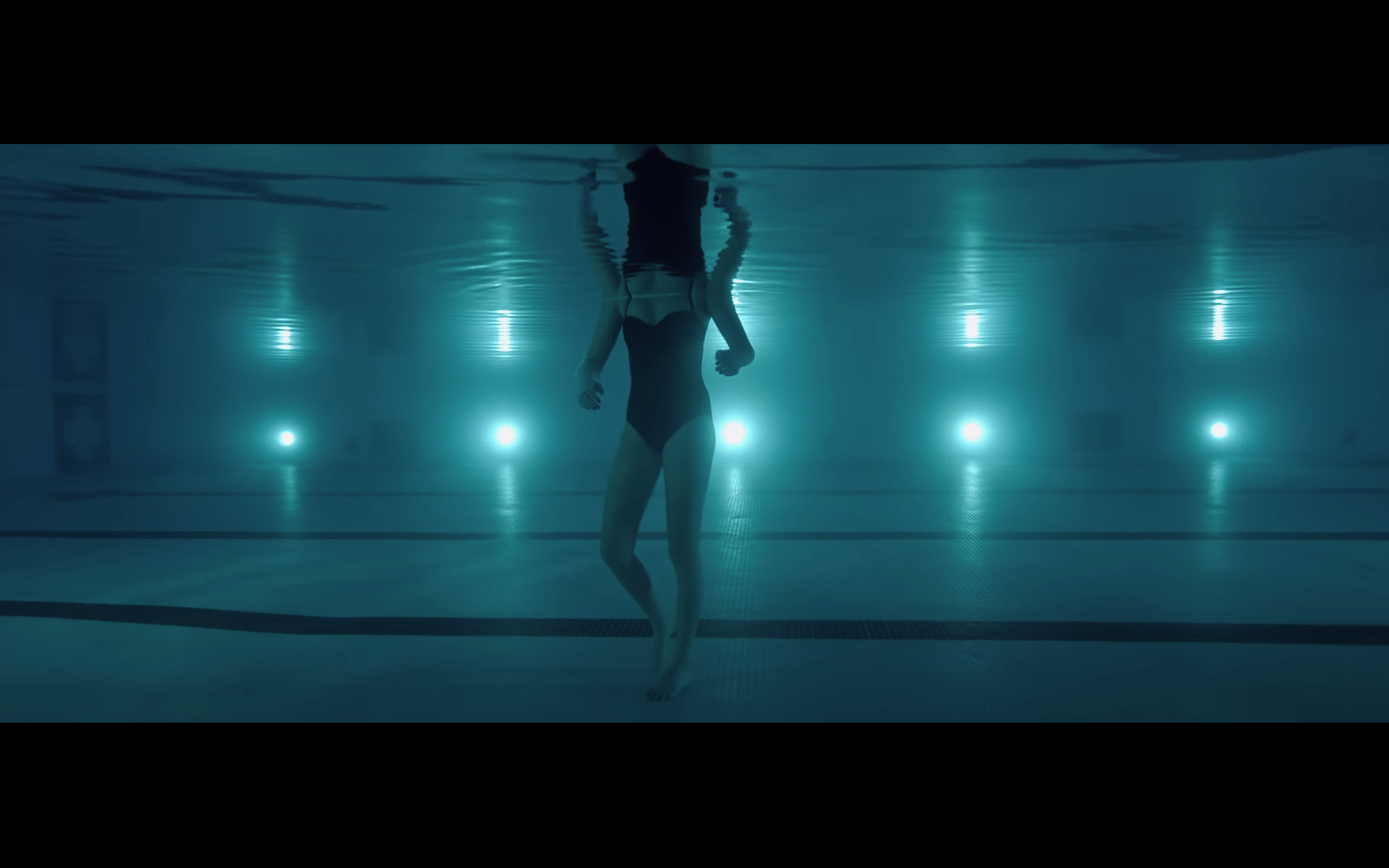 2560x1600 The True Themes in It Follows